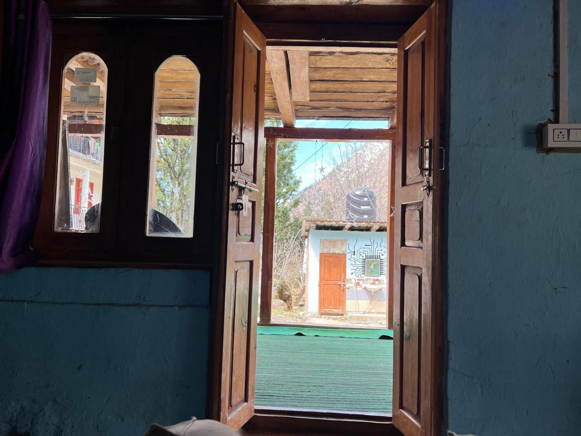 Old Brahma Homestay Kalgha Bagian luar foto
